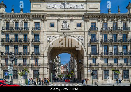 SANTANDER, SPANIEN - 4. MAI 2014: Das Gebäude der Banco de Santander ist der Sitz der oben genannten Bank in der gleichnamigen Stadt in Spanien Stockfoto