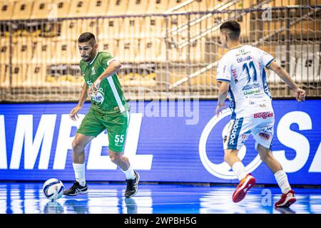 6. März 2024, Jaragua do Sul, Santa Catarina, Brasilien: JARAGUA DO SUL (SC), 06.03.2024- MEISTERSCHAFT/FUTSAL/SUPERCUP-Lanze während des Spiels zwischen Pato Futsal (PR) und Sao Joao do Jaguaribe (CE) für den Männer Futsal Super Cup 2024, ausgetragen am Mittwoch, 6. März, in der Arena Jaragua do Sul, Santa Catarina. (Kreditbild: © Richard Ferrari/TheNEWS2 via ZUMA Press Wire) NUR REDAKTIONELLE VERWENDUNG! Nicht für kommerzielle ZWECKE! Stockfoto