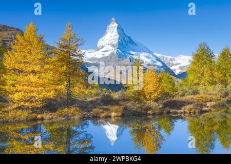 Matterhorn und Grindji-See im Herbst, Schweiz, Wallis Stockfoto