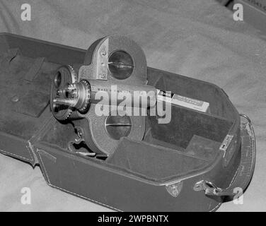 Bell und Howell DR70 16-mm-Filmkamera, Film und Tasche Stockfoto