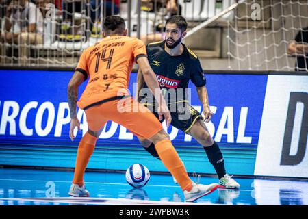 6. März 2024, Jaragua do Sul, Santa Catarina, Brasilien: JARAGUA DO SUL (SC), 06.03.2024- MEISTERSCHAFT/FUTSAL/SUPERCUP-Lanze während des Spiels zwischen Magnus Futsal (SP) und Apodi Futsal (RN), gültig für den Männer Futsal Super Cup 2024, ausgetragen am Mittwoch, 6. März, in der Arena Jaragua do Sul, Santa Catarina. (Kreditbild: © Richard Ferrari/TheNEWS2 via ZUMA Press Wire) NUR REDAKTIONELLE VERWENDUNG! Nicht für kommerzielle ZWECKE! Stockfoto