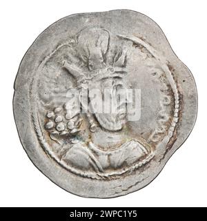 Sassanianische Drachme aus Schapur II., Persien, 309–379 n. Chr., mit traditionellen Prägungen und königlicher Ikonographie. Stockfoto