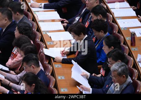 Peking, China. März 2024. Die zweite Plenarsitzung der zweiten Sitzung des 14. Nationalen Komitees der Politischen Konsultativkonferenz des chinesischen Volkes (KPCC) findet am 7. März 2024 in der Großen Halle des Volkes in Peking, der Hauptstadt Chinas, statt. Quelle: Li He/Xinhua/Alamy Live News Stockfoto