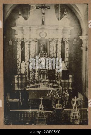 Blick auf die St. Georgskirche in Newel (Nevel, Russland) mit der Hauptstruktur und Umgebung um 1905–1914. Stockfoto