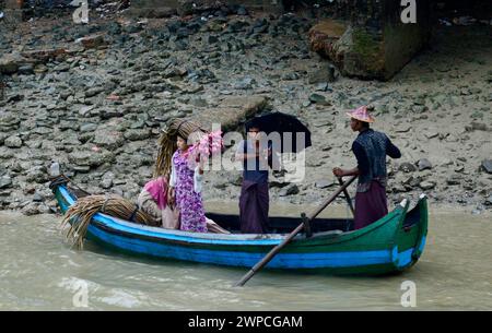 Heftige Monsunregen entlang des Kaladan-Flusses im Bundesstaat Rakhine in West-Myanmar. Stockfoto