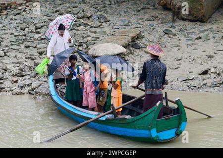Heftige Monsunregen entlang des Kaladan-Flusses im Bundesstaat Rakhine in West-Myanmar. Stockfoto