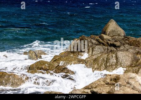 LaDigue Stones Rocky Beach Ocean Power Stockfoto