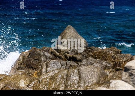 LaDigue Stones Rocky Beach Ocean Power Stockfoto