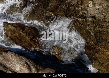 LaDigue Stones Rocky Beach Ocean Power Stockfoto