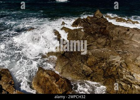 LaDigue Stones Rocky Beach Ocean Power Stockfoto