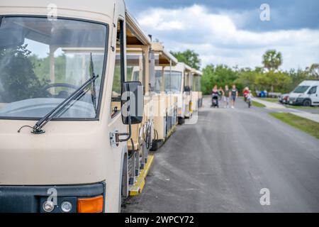 Selektiver Fokus auf den Shuttles im Shark Valley Visitor Center im Everglades National Park. Stockfoto