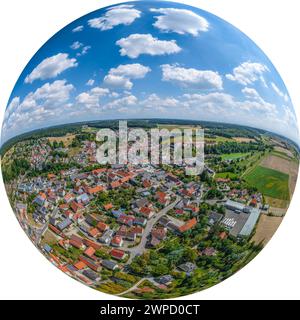 Das Marktdorf Thierhaupten im nördlichen schwäbischen Lechtal von oben Stockfoto