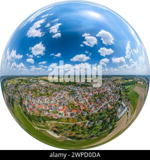 Das Marktdorf Thierhaupten im nördlichen schwäbischen Lechtal von oben Stockfoto