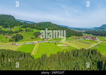 Idyllisches Oberallgäu an der Quelle der Iller bei Oberstdorf im Sommer Stockfoto