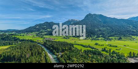 Idyllisches Oberallgäu an der Quelle der Iller bei Oberstdorf im Sommer Stockfoto