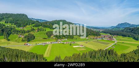 Idyllisches Oberallgäu an der Quelle der Iller bei Oberstdorf im Sommer Stockfoto