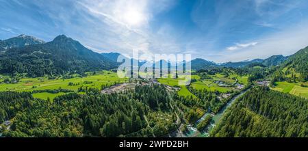 Idyllisches Oberallgäu an der Quelle der Iller bei Oberstdorf im Sommer Stockfoto