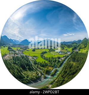 Idyllisches Oberallgäu an der Quelle der Iller bei Oberstdorf im Sommer Stockfoto
