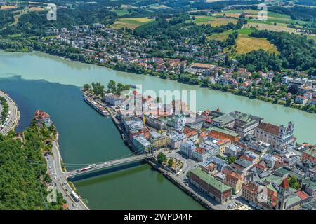 Aus der Vogelperspektive auf die drei-Flüsse-Stadt Passau am Zusammenfluss von Donau, Inn und Ilz Stockfoto