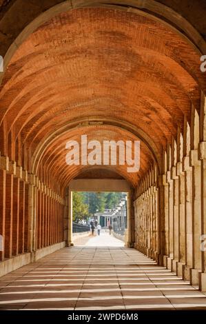 Arkade im Königlichen Palast von Aranjuez im Renaissance-Stil Stockfoto