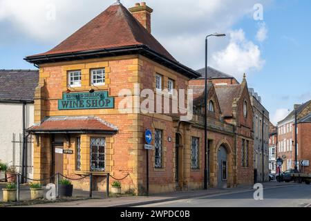 Edward Sheldon Wine Shop an der New Street in Shipston on Stour, Warwickshire, England Stockfoto