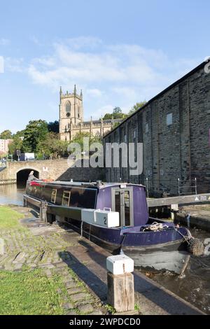 UK, Sowerby Bridge, die tiefen Schleusen der Sowerby Bridge entlang des Rochdale Canal. Stockfoto