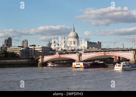 Großbritannien, London, Blackfriars Bridge über die Themse. Stockfoto