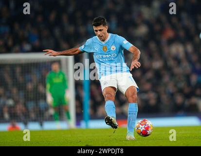 Etihad Stadium, Manchester, Großbritannien. März 2024. Rodri (Manchester City) kontrolliert den Ball während eines Achtelfinale der Champions League, Manchester City gegen den FC Kopenhagen, im Etihad Stadium in Manchester, England. Kim Price/CSM/Alamy Live News Stockfoto