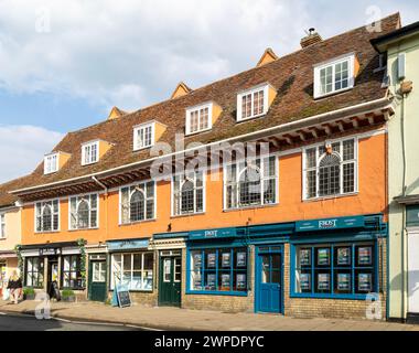 Denkmalgeschütztes Gebäude, 62-66 High Street, Hadliegh, Suffolk, England, Großbritannien - ein außergewöhnliches und wichtiges Gebäude aus dem 17. Jahrhundert aus dem Jahr 1676 Stockfoto