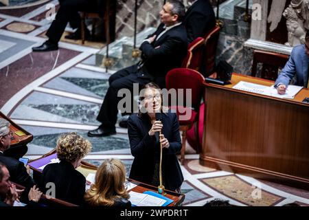 Paris, Frankreich. März 2024. Aurore Bergé, Delegierter des Premierministers und zuständig für die Gleichstellung von Frauen und Männern und den Kampf gegen Diskriminierung, spricht während der Anfragen an die Regierung in der Nationalversammlung. Eine wöchentliche Sitzung der Befragung der französischen Regierung findet in der Nationalversammlung im Palais Bourbon in Paris statt. Quelle: SOPA Images Limited/Alamy Live News Stockfoto