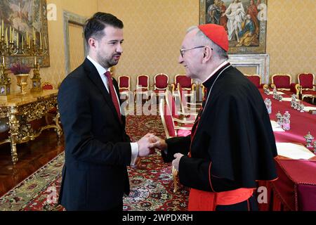 Vatikan, Vatikan. März 2024. Italien, Rom, Vatikan, 7.3.2024.Papst Franziskus empfängt Herrn Jakov Milatović, Präsident der Republik Montenegro, in Privataudienz auf dem Vatikanischen Foto von Vatikanischen Medien /Katholisches Pressefoto s. BESCHRÄNKT AUF REDAKTIONELLE VERWENDUNG - KEIN MARKETING - KEINE WERBEKAMPAGNEN. Quelle: Unabhängige Fotoagentur/Alamy Live News Stockfoto