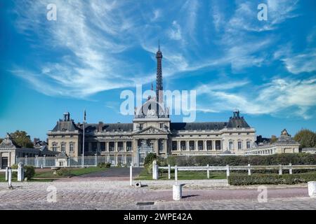 Paris, die Militärschule, mit dem Eiffelturm im Hintergrund Stockfoto