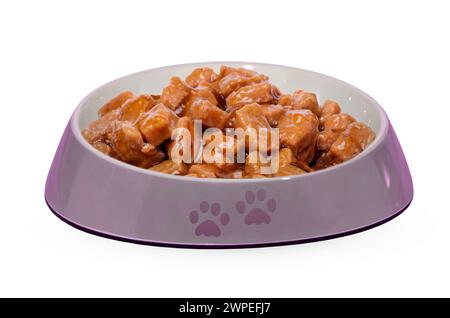 Tierschüssel mit Nassfutter, isoliert auf weißem Hintergrund. Zubehör für Haustiere. Stockfoto