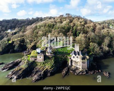 Dartmouth Castle über dem Fluss Dart von einer Drohne, Dartmouth, Kingswear, Devon, England Stockfoto