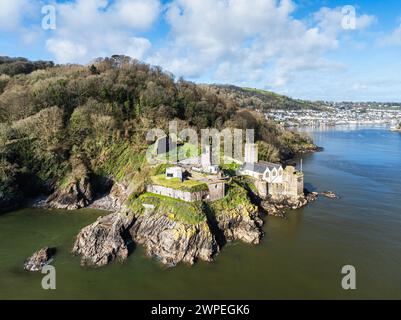 Dartmouth Castle über dem Fluss Dart von einer Drohne, Dartmouth, Kingswear, Devon, England Stockfoto