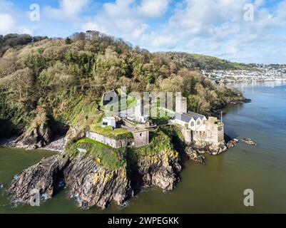 Dartmouth Castle über dem Fluss Dart von einer Drohne, Dartmouth, Kingswear, Devon, England Stockfoto