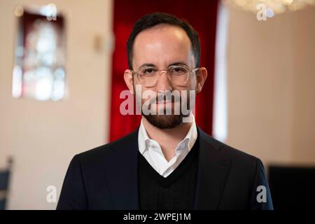 Der in Hannover lehrende Pianist Igor Levit 36, Foto wird am 03.03.2024 im Kuerfuerstlichen Schloss in Mainz mit der Buber-Rosenzweig-Medaille 2024 ausgezeichnet Foto vom 03.03.2024. Levit verbinde seine Kunst mit Engagement für eine freie, demokratische Gesellschaft und gegen Antisemitismus, Rassismus und Menschenfeindlichkeit, erklaerte der Deutsche Koordinierungsrat für Christlich-Juedische Zusammenarbeit in Bad Nauheim. Siehe epd-Meldung vom 03.03.2024 NUR REDAKTIONELLE VERWENDUNG *** der Pianist Igor Levit 36, Foto, der in Hannover unterrichtet, erhält am 03 03 die Buber Rosenzweig-Medaille 2024 Stockfoto