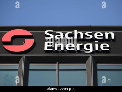 Dresden, Deutschland. März 2024. Das Sachsen Energie Logo und Schriftzug sind am Firmensitz der AG zu sehen. Robert Michael/dpa/Alamy Live News Stockfoto