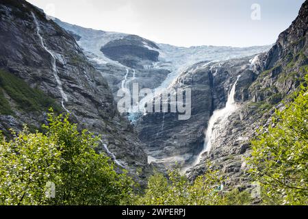 Norwegen: Kjenndalsbreen-Gletscher am Ende des Loen-Sees und des Kjenndalen-Tals Stockfoto