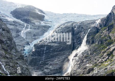 Norwegen: Kjenndalsbreen-Gletscher am Ende des Loen-Sees und des Kjenndalen-Tals Stockfoto