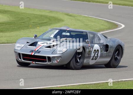 Während des Gurney Cup-Rennens beim 80. Goodwood Members Meeting in Sussex, Großbritannien. Stockfoto