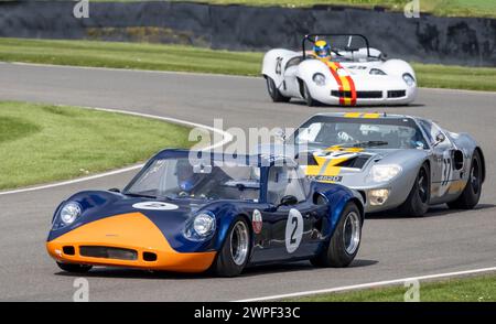 Andrew Kirkaldy beim Chevron-BMW B8 1967 während des Gurney Cup Rennens beim 80. Goodwood Member Meeting in Sussex, Großbritannien. Stockfoto