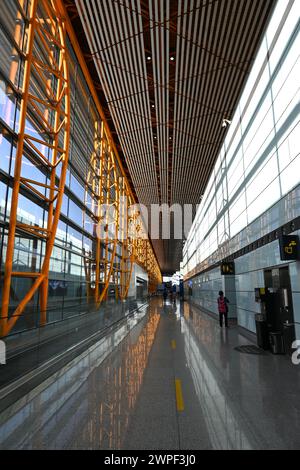 Flughafen Peking Capital International Airport Terminal 3 Abflugbereich – Peking, China – 25. Februar 2024 Stockfoto