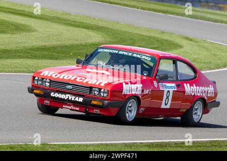 Mike Whitaker in seinem Ford Capri III 3.0S 1979 während des Gordon Spice Tropht Rennens beim 80. Mitgliedertreffen in Goodwood, Sussex, Großbritannien. Stockfoto