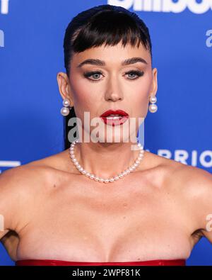 INGLEWOOD, LOS ANGELES, KALIFORNIEN, USA - 6. MÄRZ: Katy Perry kommt am 6. März 2024 bei der Billboard Women in Music 2024 im YouTube Theater im SoFi Stadium in Inglewood, Los Angeles, Kalifornien, USA. (Foto: Xavier Collin/Image Press Agency) Stockfoto