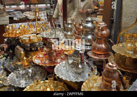 Farbenfrohe Produkte auf dem Gewürzbasar (ägyptisch) in Istanbul, Türkei Stockfoto