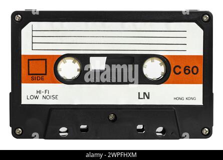 Kassettenband im Retro-Stil mit leerem Etikett auf weißem Hintergrund Stockfoto