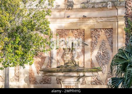 Der antike Brunnen in den öffentlichen Gärten von San Anton, Attard, Malta Stockfoto