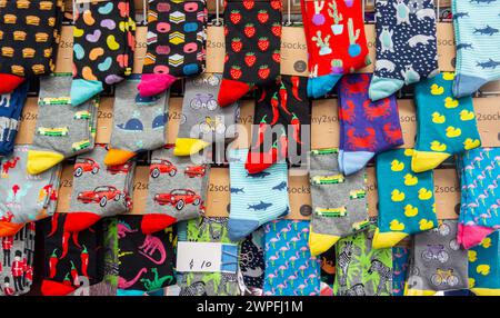 Melbourne, Australien, Februar 2018 - Ausstellung farbenfroher Socken Stockfoto