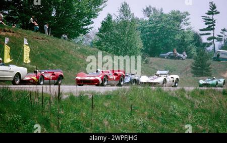 Pace Rundenlauf auf der Rückgerade bei der 1966 Spieler 200 Mosport Canadian Sports Car Championship Runde 3 im Mosport Park Canada Stockfoto